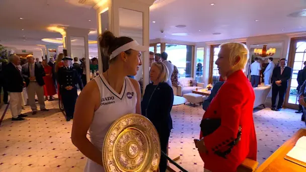 Tennis Legends Congratulate Noskova