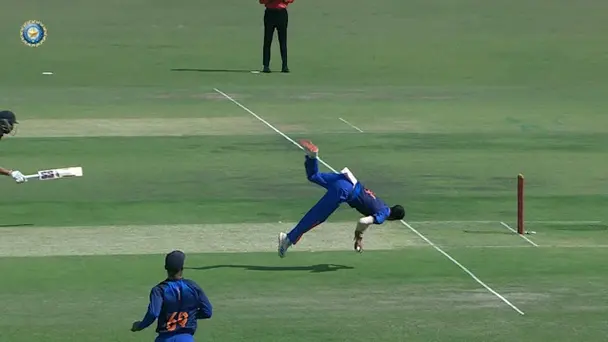 Gone! Izhar's Outlandish Run-out