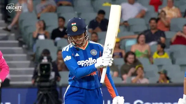 Smriti Bring Up Fifty in Style!