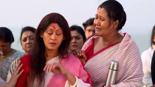 Sreemoyee Loses Consciousness