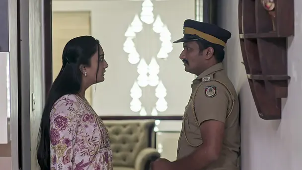 Vedha Outsmarts the Police