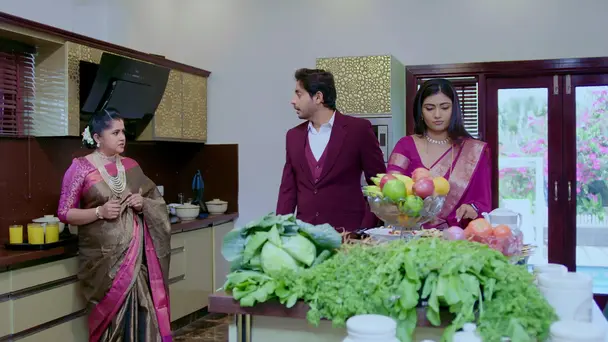 Savitri Hinders Janaki, Raghav