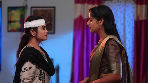 Dhanam Restrains Soundarya