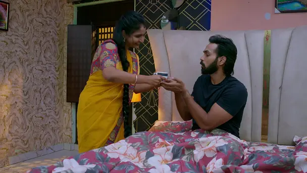 Raj Suspects Indu's Efforts