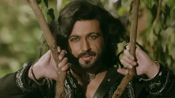 Akash is mesmerised by Nageshwari