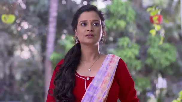 Kasturi arrives at Samar's house