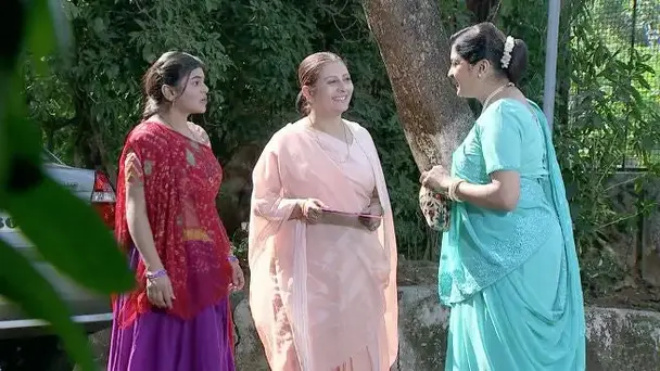 Laxmi runs into Ambika