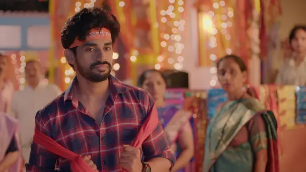 Kanha Rescues Sakhi from a Mishap