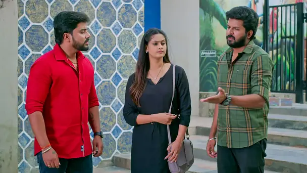 Sruthi, Ravi Implement Balu's Plan