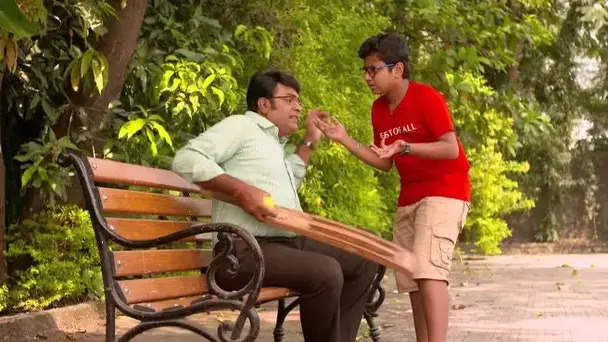 Chiman-Moru play cricket