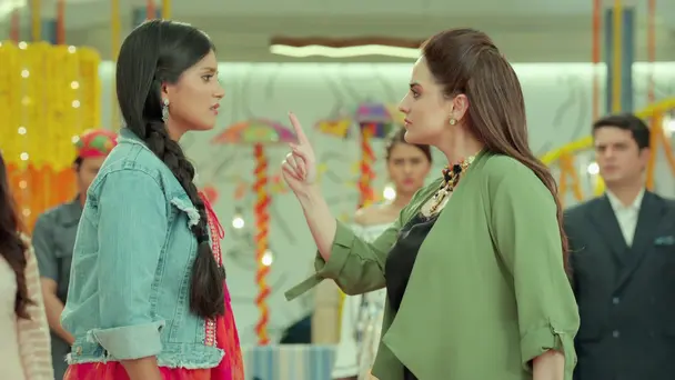 Banni Bumps into Manini