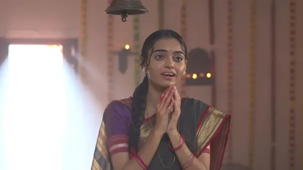 Kaveri Seeks Dattaguru's Blessings