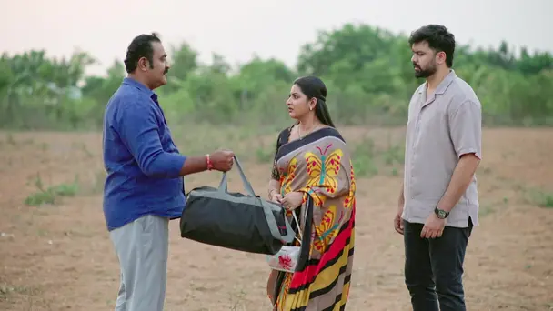 Chakradhar's Help to Avani, Akshay