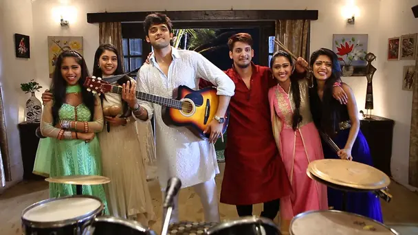 FAB5 perform for Nandini