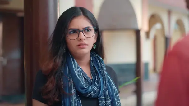 Durga meets a mysterious man