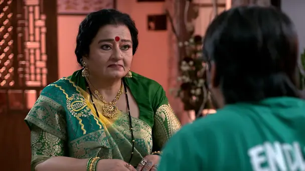 Indira gets to know the name of the photographer