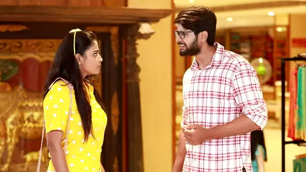 Meenatchi, Karthik Lock Horns