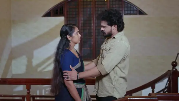 Sachi Comforts a Devastated Revathy