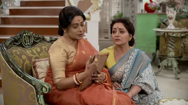 Nandita Comforts Ragini