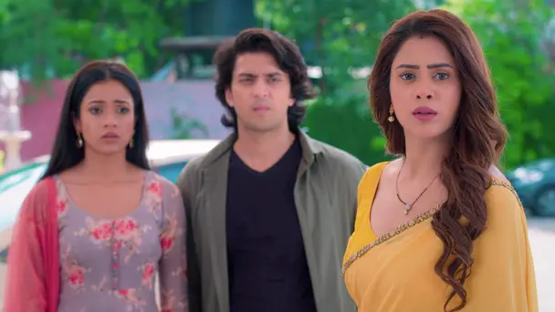 Krishna, Sayuri Bring Ammu Home