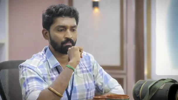 Bagyaraj Pawns His Ring