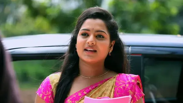 Oviya leaves for the exam!