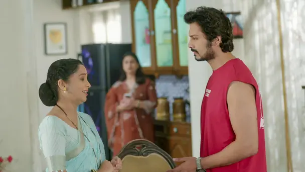 Jeeva Hides the Truth from Manini