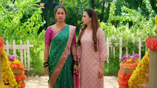 Prajakta Stands by Bhagyashree