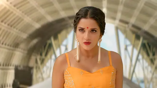 Mohini Tries to Attack Munna