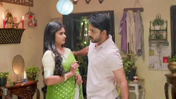 Watch Illu Illalu Pillalu S1 E301 - Prema and Narmada Seek Truth on ...