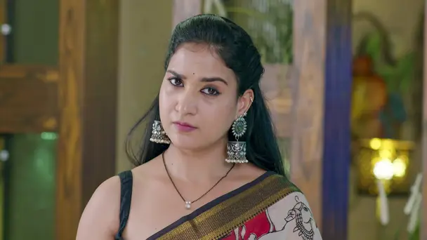 Shalini Doubts Maya's Motive