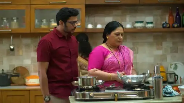 Shantanu upsets Anupama