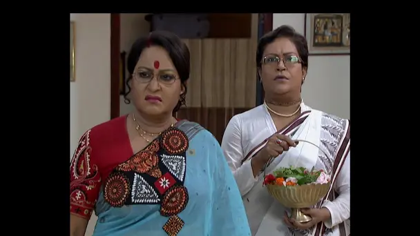 Gayatri Gets Startled