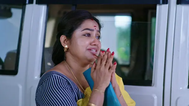 Sreedevi Stands for Anand's Family