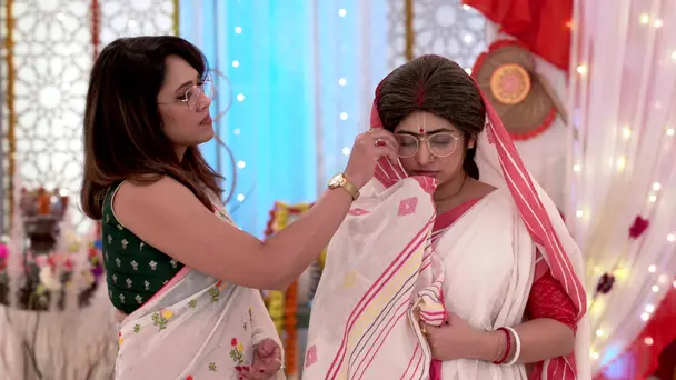 Mohona Exposes Indira