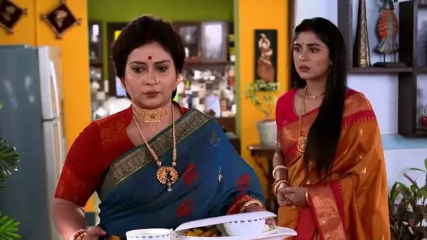 Manorama serves Mou's parents