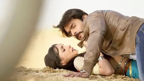Rudra saves Parvati from Goons