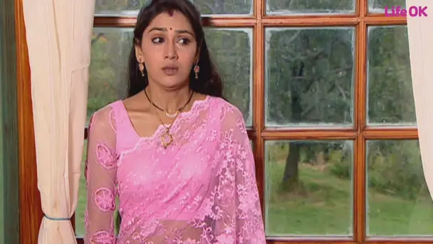 Jahnvi Screams for Help