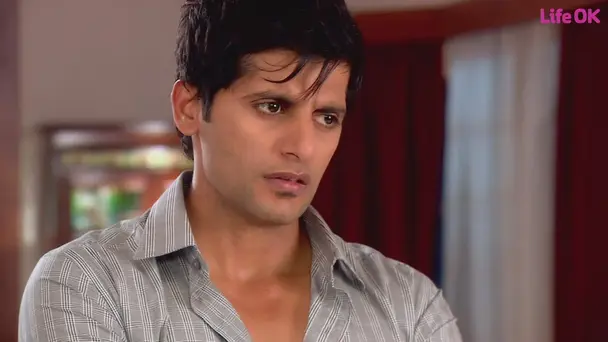 Viraj Snoops on Jahnvi