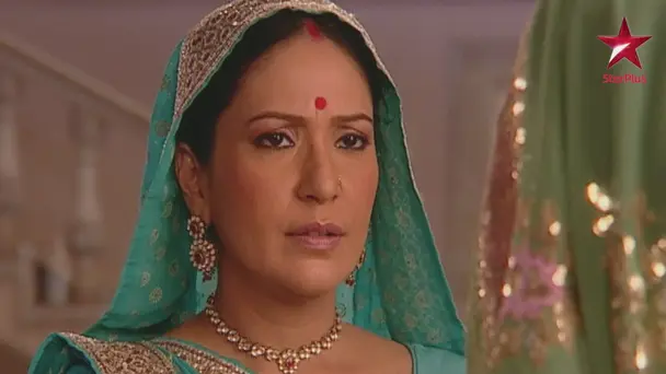 Gayathri scolds Akshara