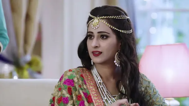 Saloni's Mehendi Delayed