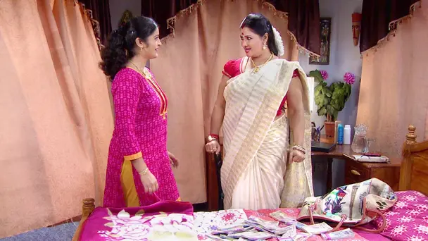 Mayavathi Gives Money to Varsha