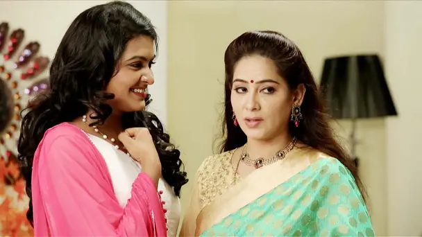 Meenakshi Convinces Lakshmi