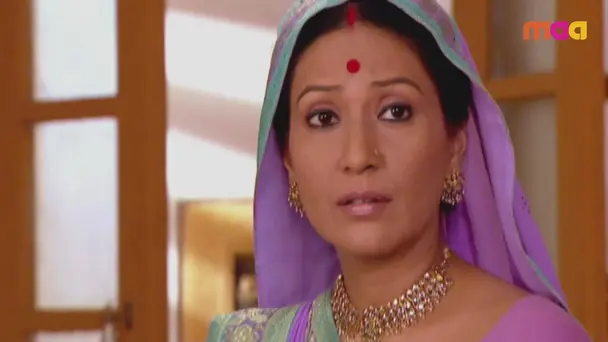 Gayathri finds out about the tiff