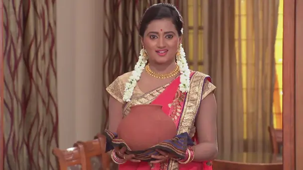 Amrutha Conducts 'Bonalu'