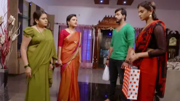 Girija Continues To Blame Sindhu