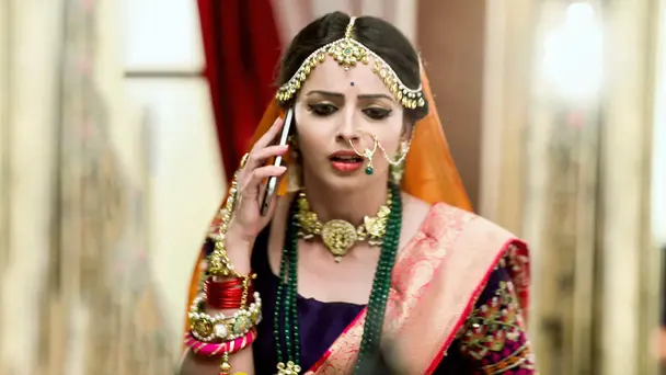 Gauri Calls For Help!