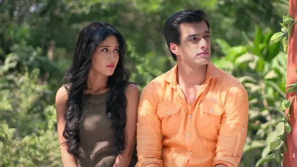 Naira Kisses Kartik!