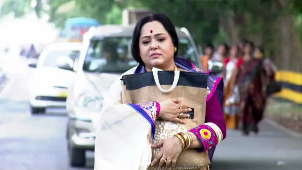 A Car Runs Over Mamoni