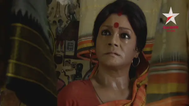 Bhadu's mother steals a saree